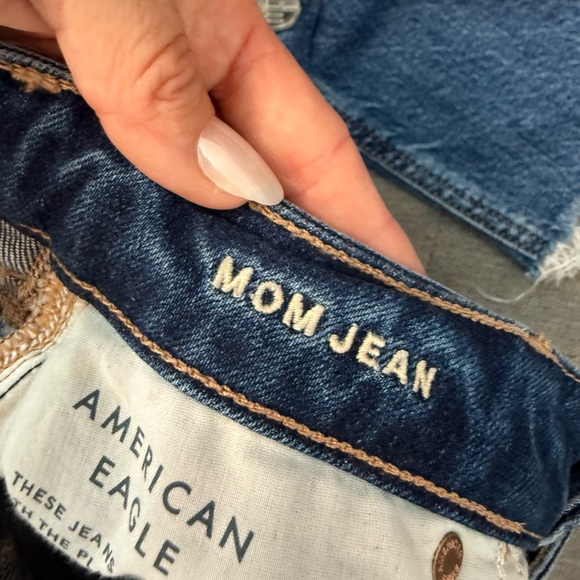 American Eagle mom jeans dark wash size 0 - Picture 4 of 9